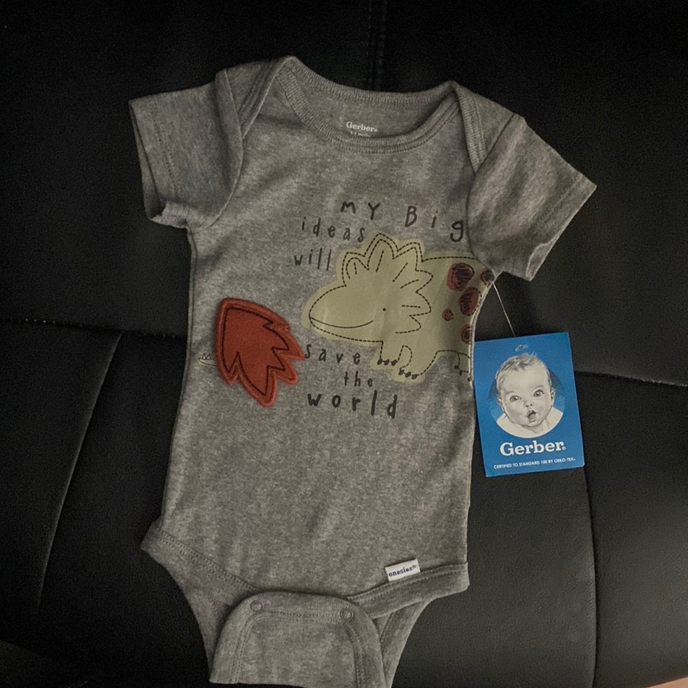 Gerber onesies new with tag 0-3mo